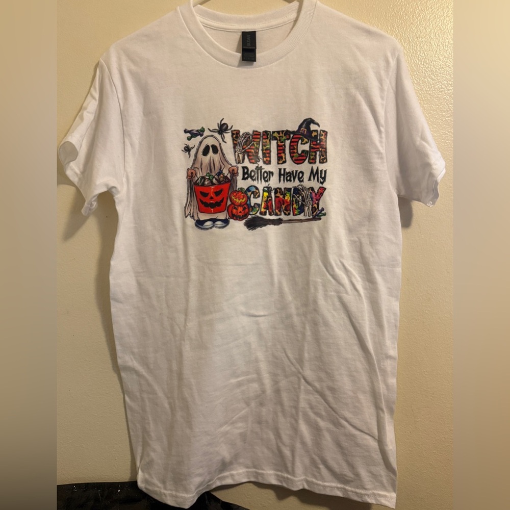 White Halloween Graphic T-Shirt NWOT Size Small